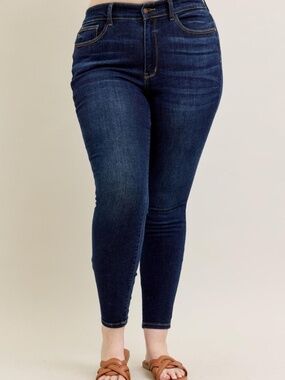 NWT Judy Blue 22W Mid-Rise Handsanding Skinny Jean